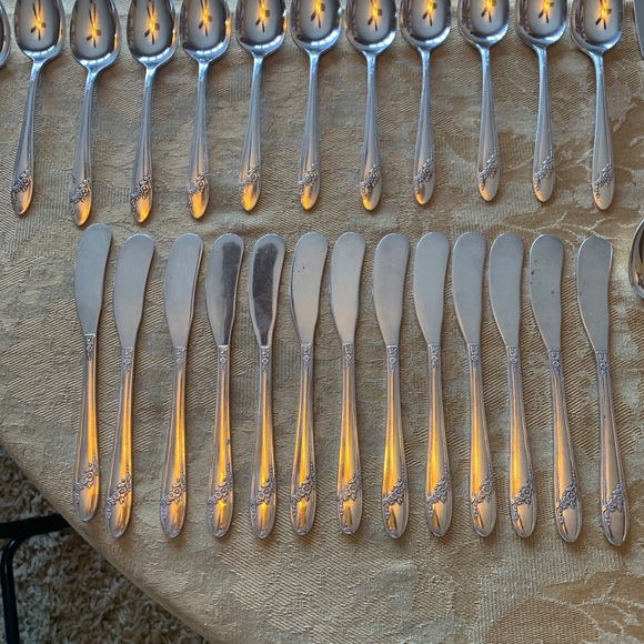 Queen Bess II Tudor Plate silver plate flatware - Picture 3 of 14